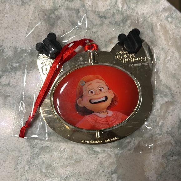 Limited edition, collectors, Disney Holiday ornaments set of 3 - Picture 3 of 4